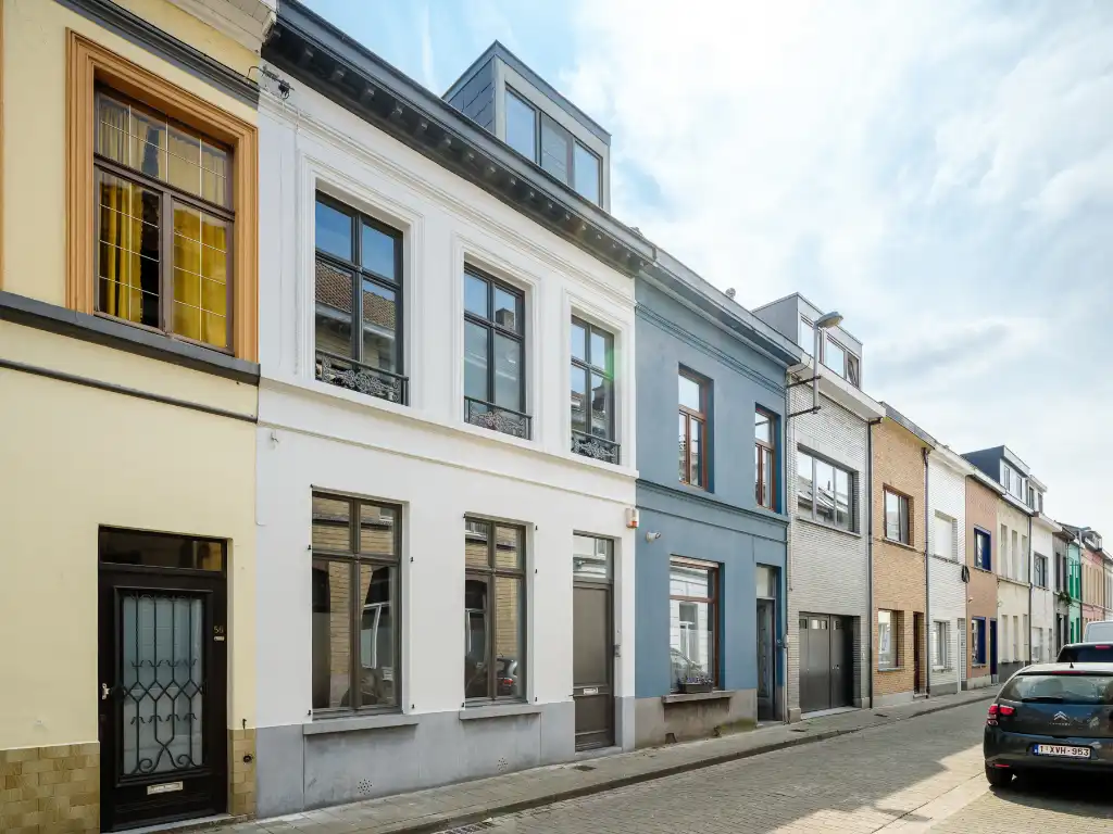 Architecturale burgerwoning naar de hand van Enplus architecten met stadstuin en polyvalente achterbouw op een boogscheut van het stadscentrum. foto 30