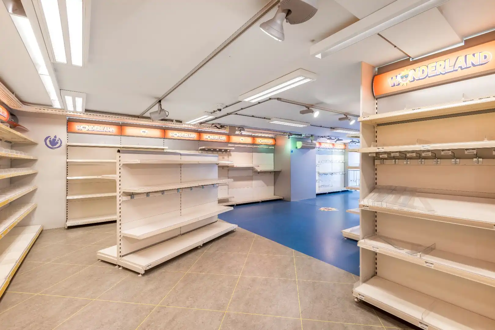 Uitstekend gelegen handelspand te huur op de Lippenslaan in Knokke, met een uitzonderlijke gevelbreedte van 12 meter. foto 9