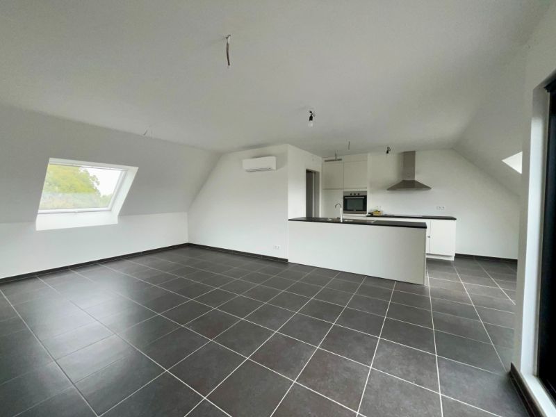 ENERGIEZUINIG DAKAPPARTEMENT MET TWEE SLAAPKAMERS EN GARAGE TE HUUR foto 4
