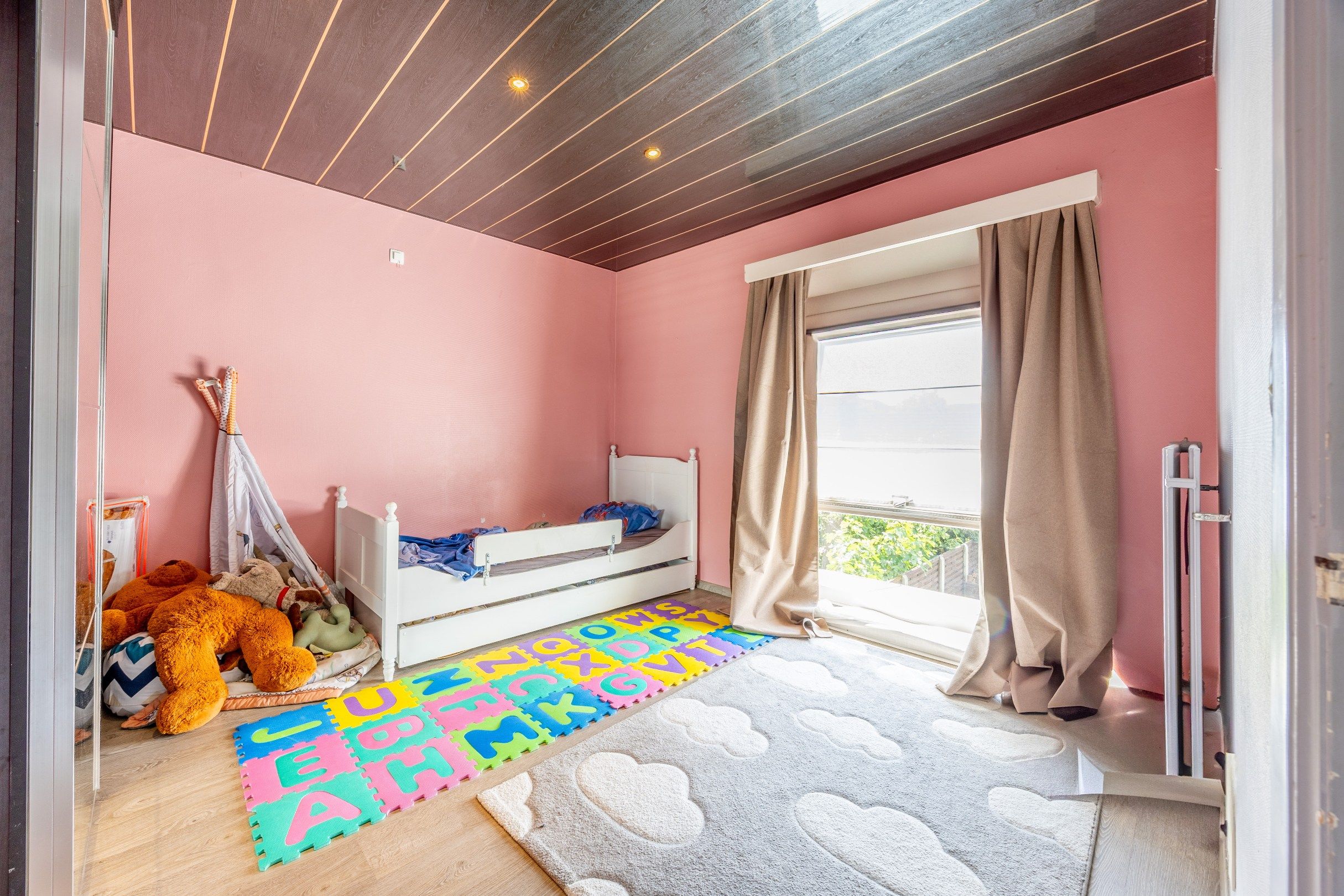 KLOEKE HALFOPEN WONING MET TUIN EN GARAGE  foto 10