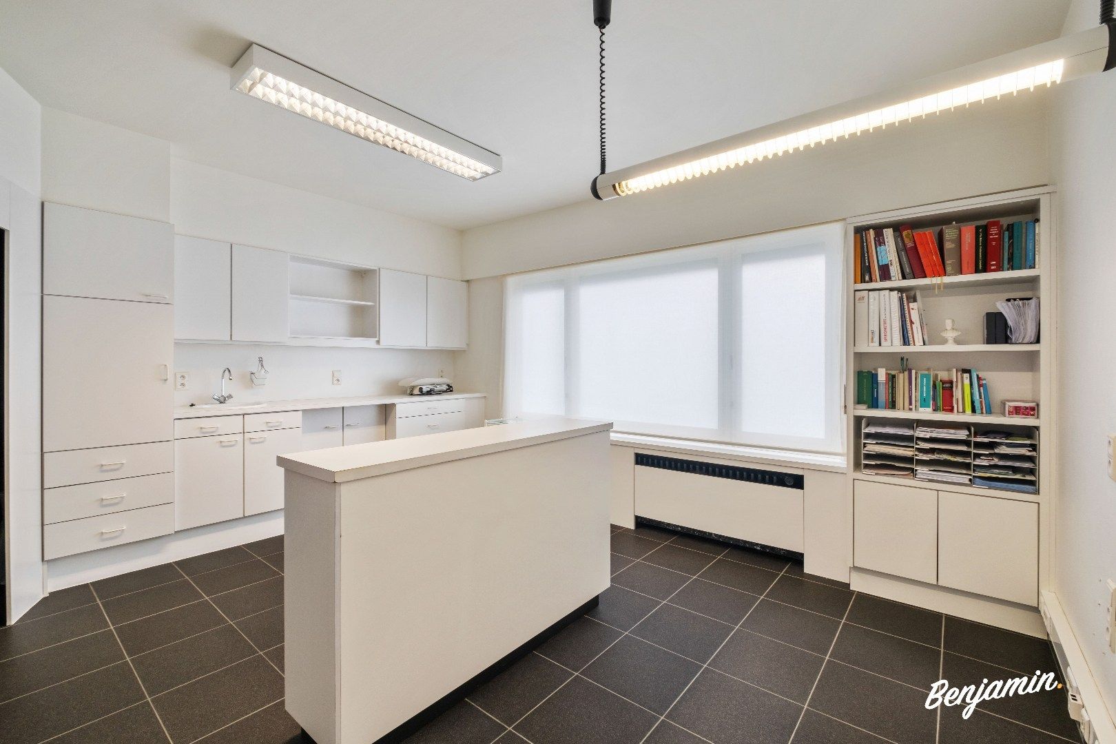 Villa met aparte praktijkruimte, zonnige tuin, garage en carport in Houthulst foto 27