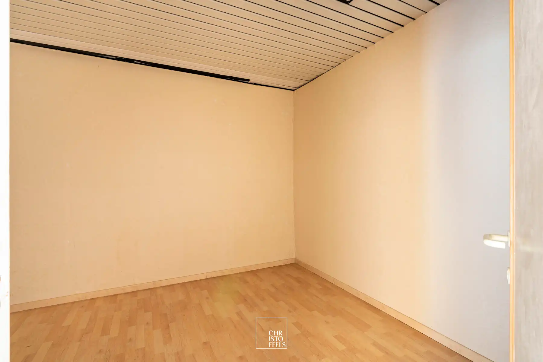 Te renoveren handelspand met bovenwoning, gelegen op een ideale locatie en met veel potentieel! foto 14