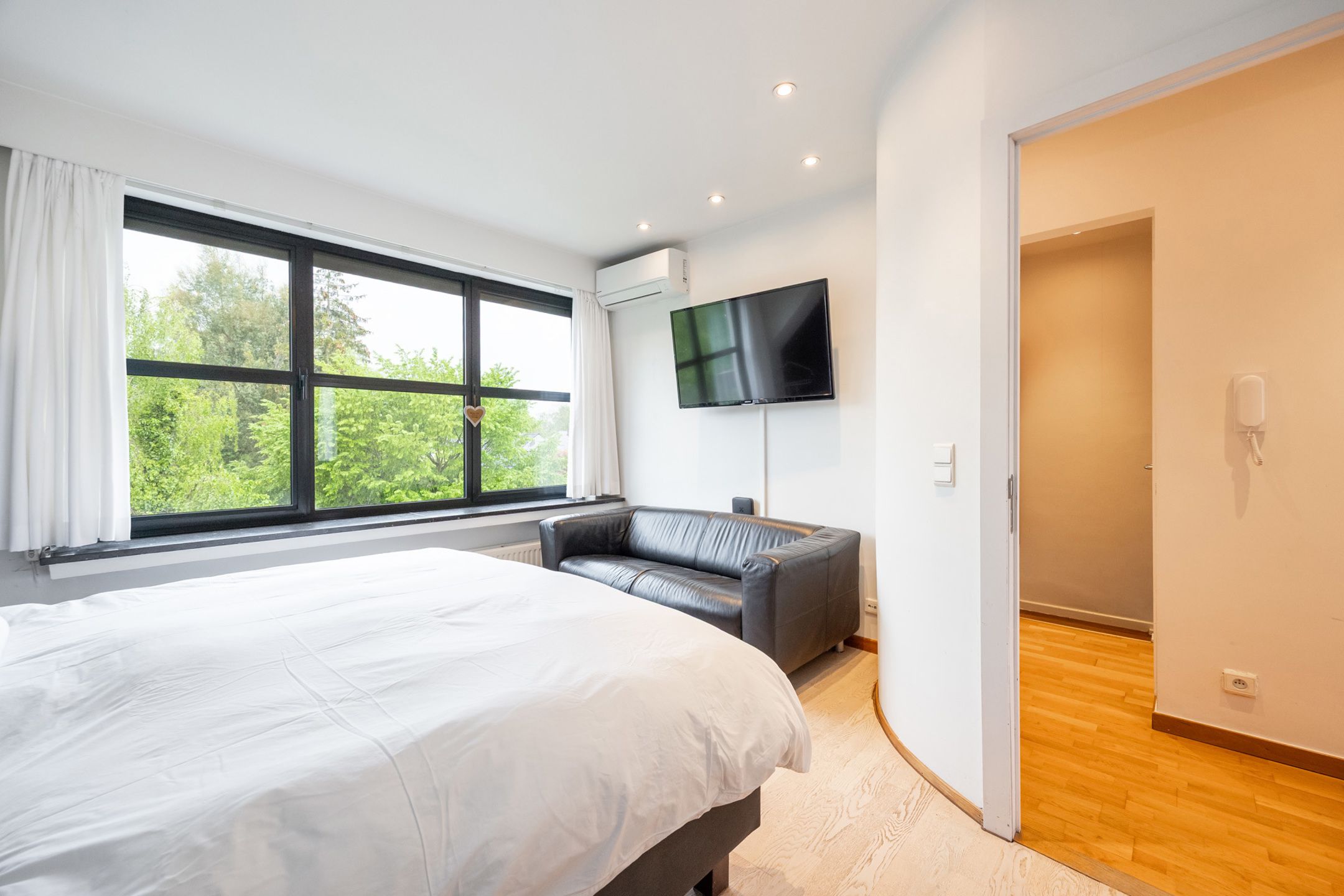 Bel-etage met garage en gezellige tuin op top locatie foto 21