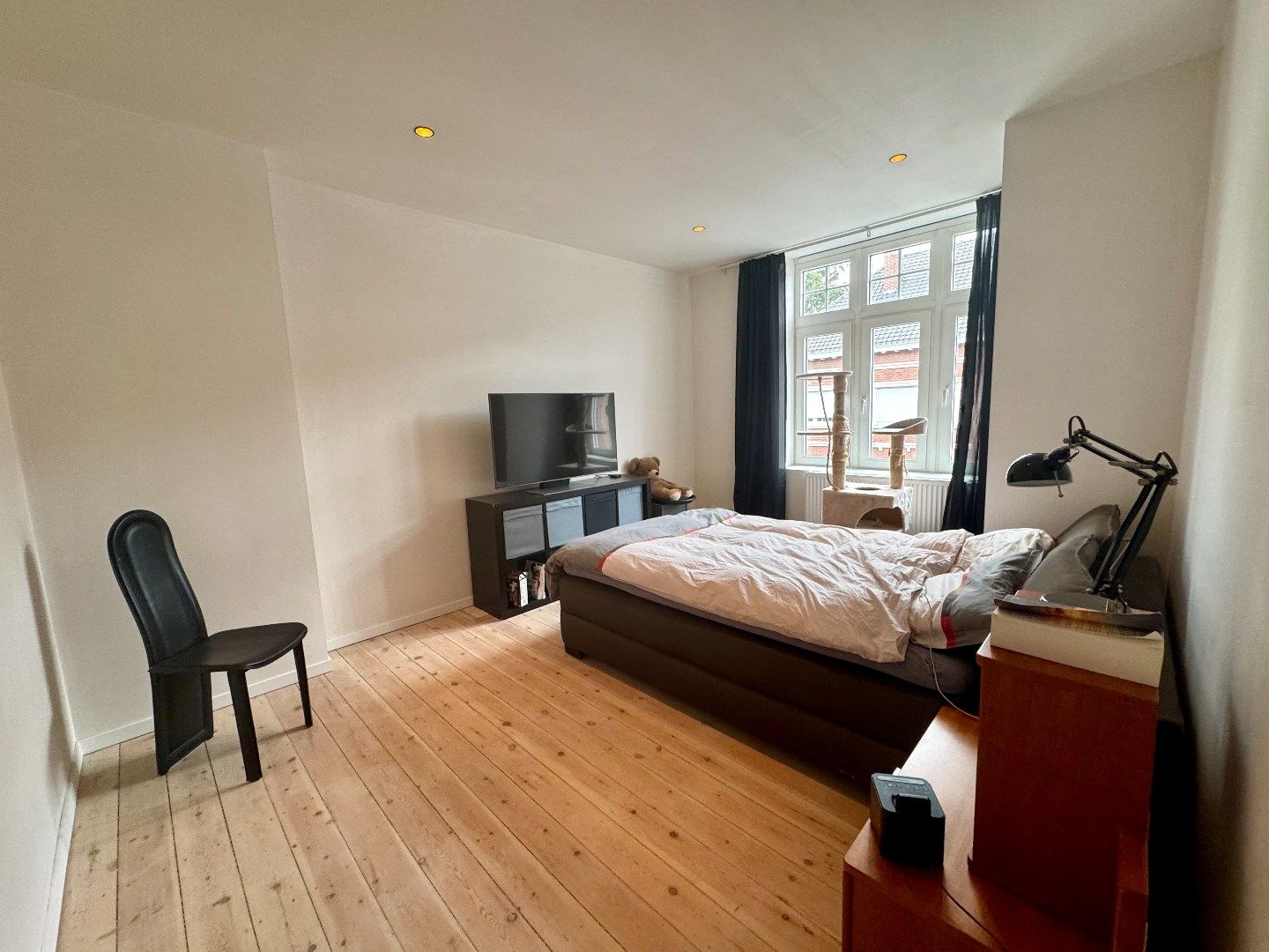 GERENOVEERDE WONING MET 4 SLPKS, 2 BADKAMERS, TUIN EN HUURGARAGE foto 15