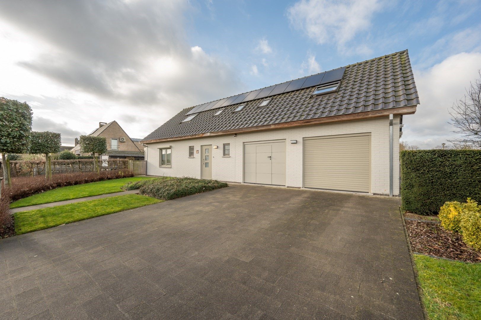 Hoofdfoto van de publicatie: Vrijstaande woning met 4 slaapkamers en zongerichte tuin!