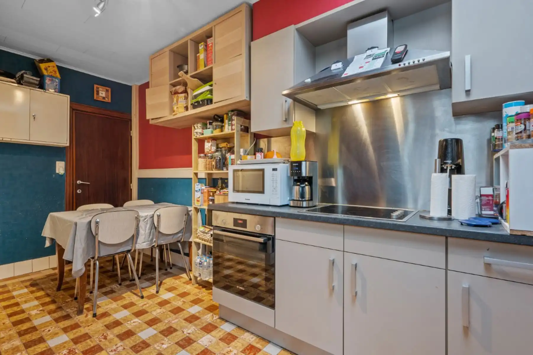 Centraal gelegen woning met garage, tuin en 3 slaapkamers foto 10