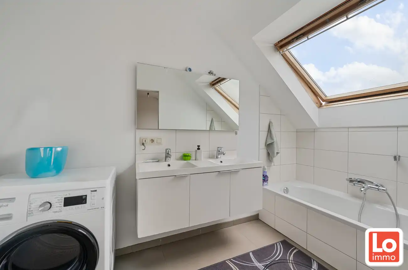 Mooi appartement met 2/3 slaapkamers, 2 badkamers en overdekte autostaanplaats in Centrum Lochristi foto 8