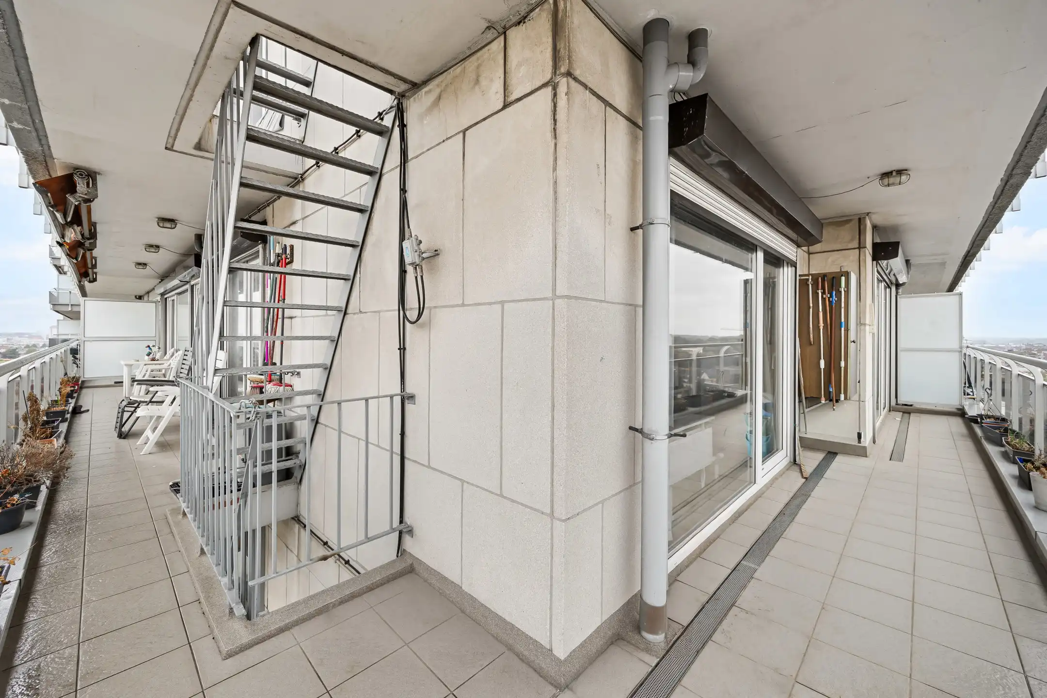 Hoekappartement met veel lichtinval en prachtig zicht, 2 slaapkamers en groot hoekterras en kelder foto 14