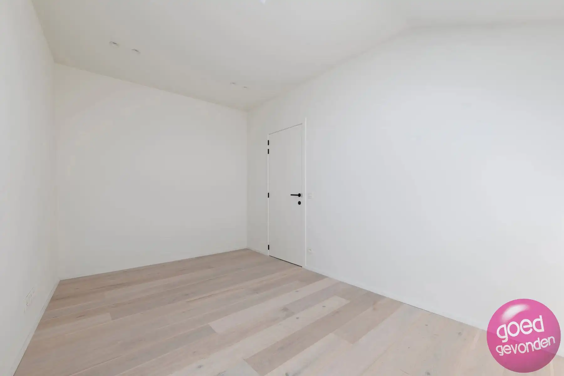 NIEUW APP - 1of2 SLK - TERRAS - KELDER - CENTRUM - GEEN BTW foto 15