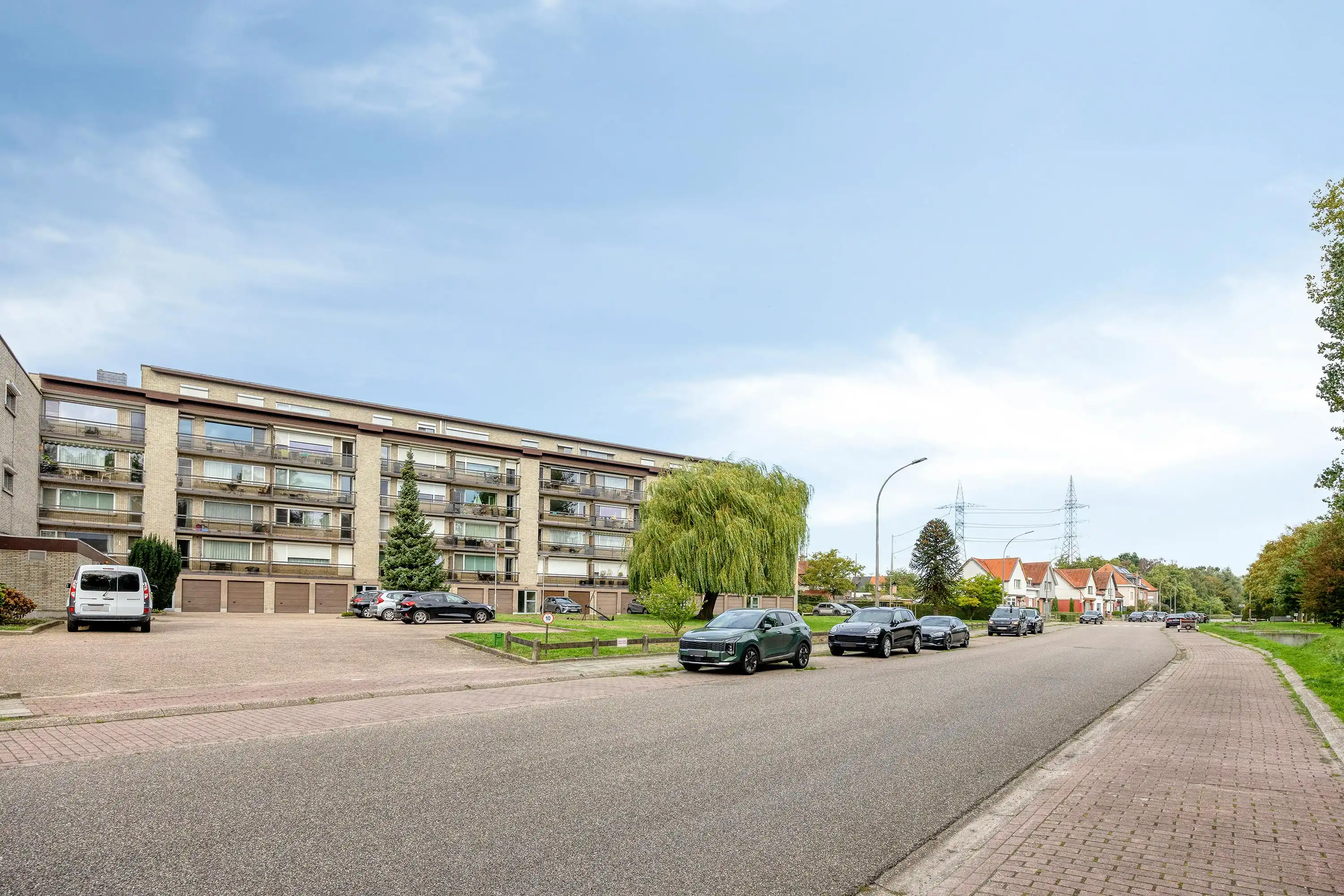 Gerenoveerd appartement te koop in Burcht foto 17