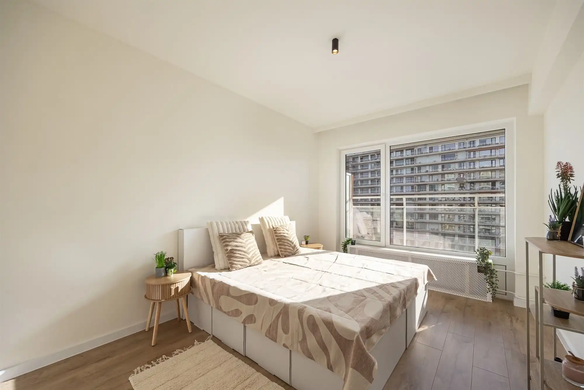 Volledig gerenov. app. met 2 slpkmrs. en terras te Pulhof foto 4