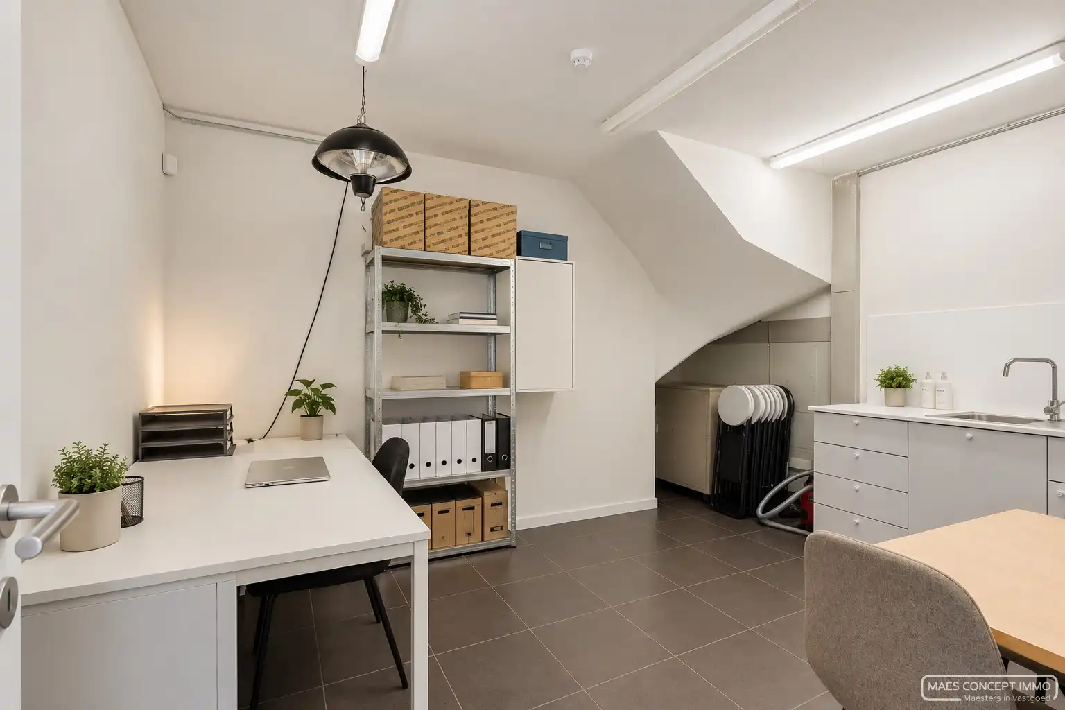 Investeringsopportuniteit - 2 verhuurde handelspanden en appartement te koop in Waregem foto 25