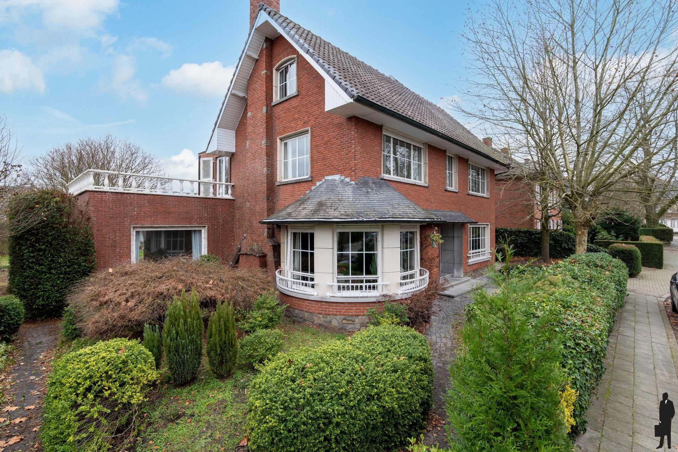 Statige en ruime gezinswoning met 5 slpks op 1.065m² foto 26