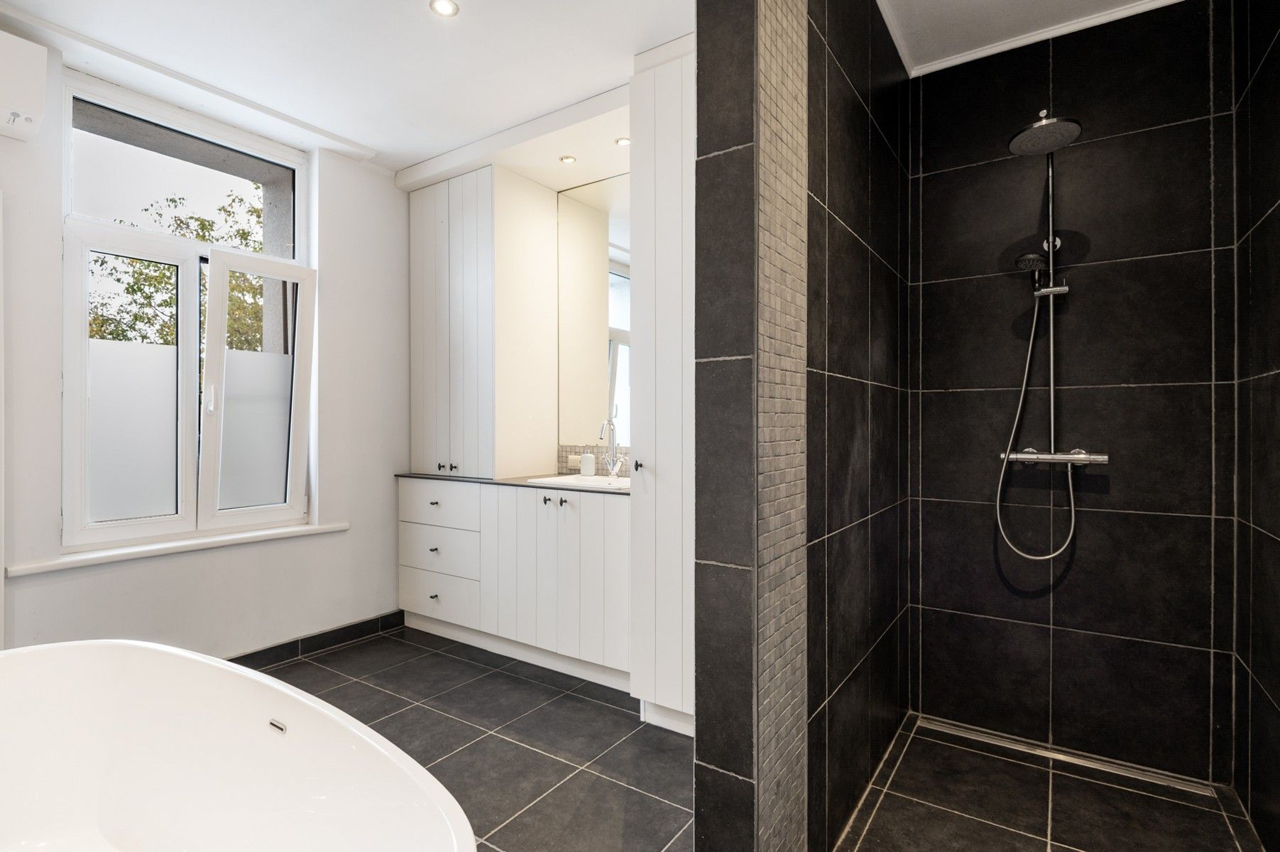 Woning met magazijn van 200 m² foto 13