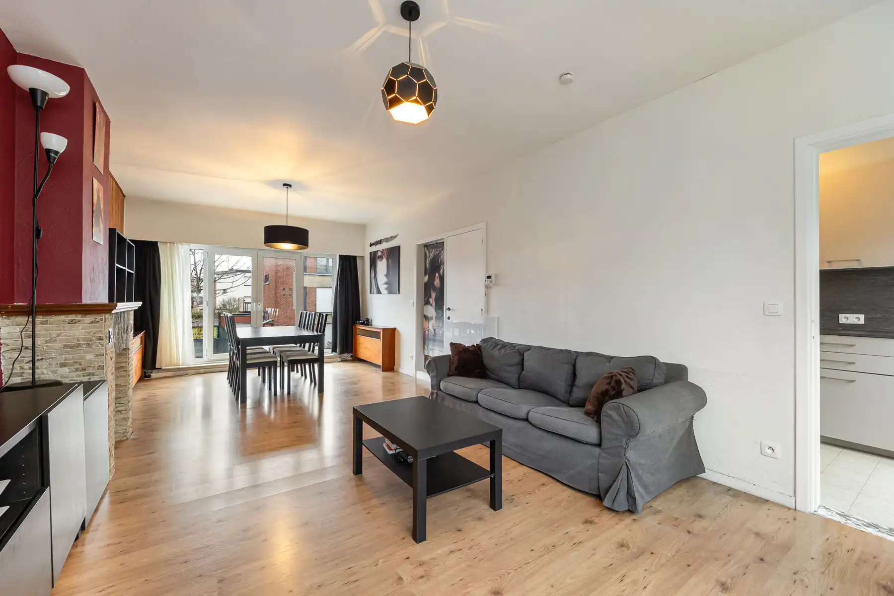 Degelijke HOB in rustige woonwijk op as Antwerpen - Brussel foto {{pictureIndex}}