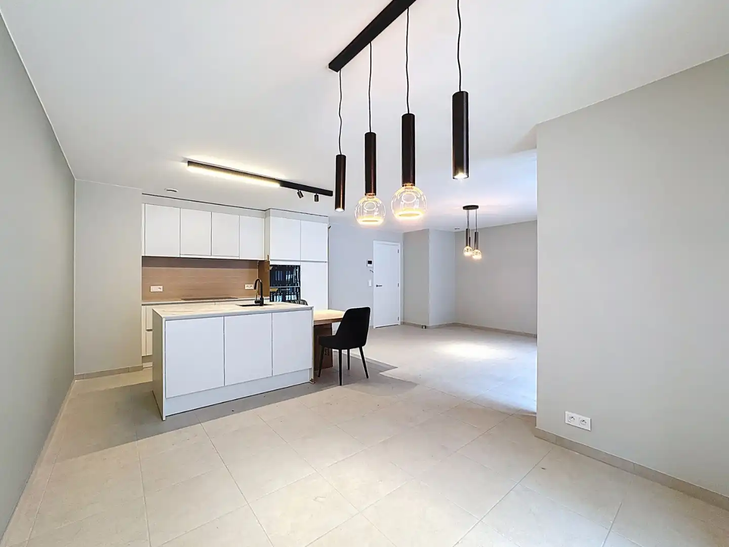 Ruim nieuwbouwappartement gelegen in het centrum foto 2