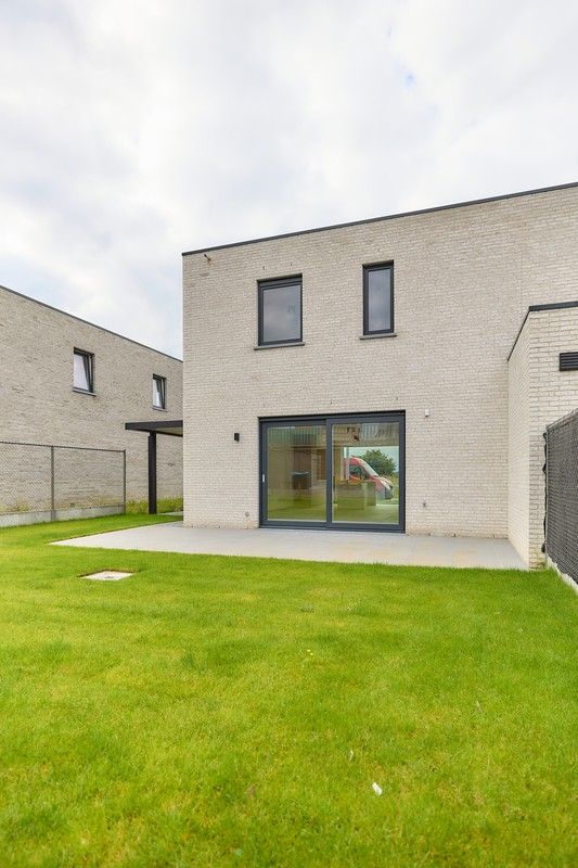 Moderne nieuwbouwwoningen te Rumbeke met carport foto 12