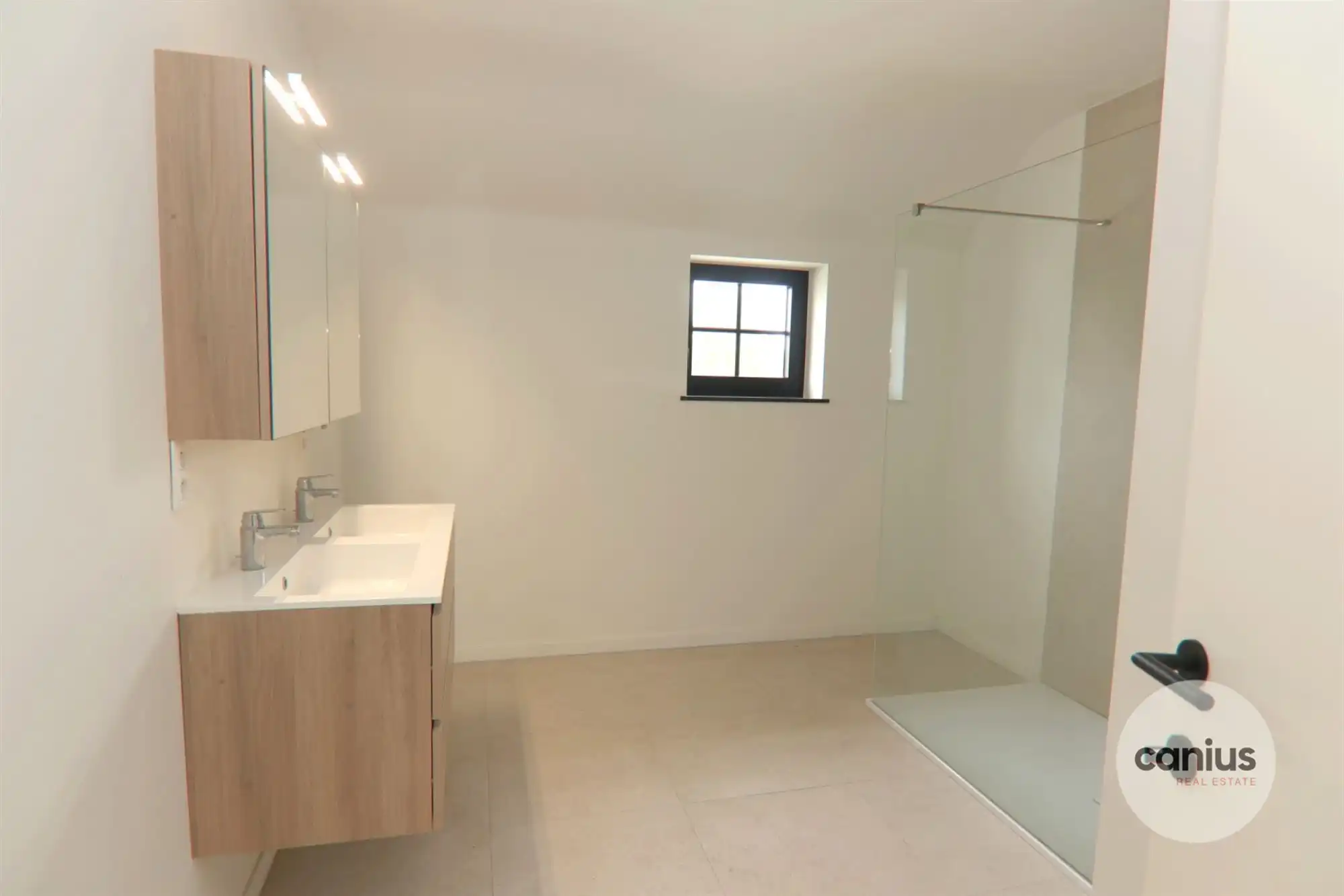 LANDELIJKE WONING MET 3 SLKS EN CARPORT foto 6