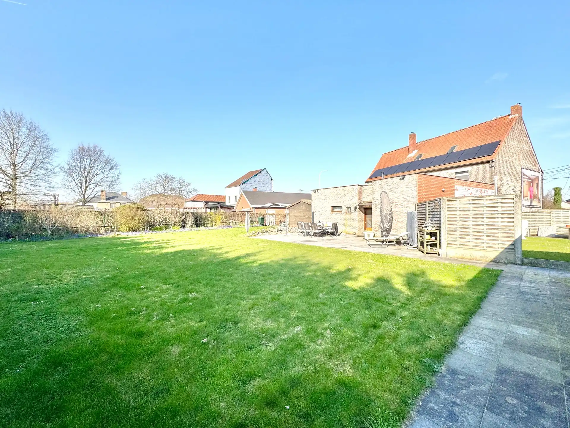 2 WONINGEN | TUIN | 5 SLAAPKAMERS | GARAGES | 1.121 M² foto 8