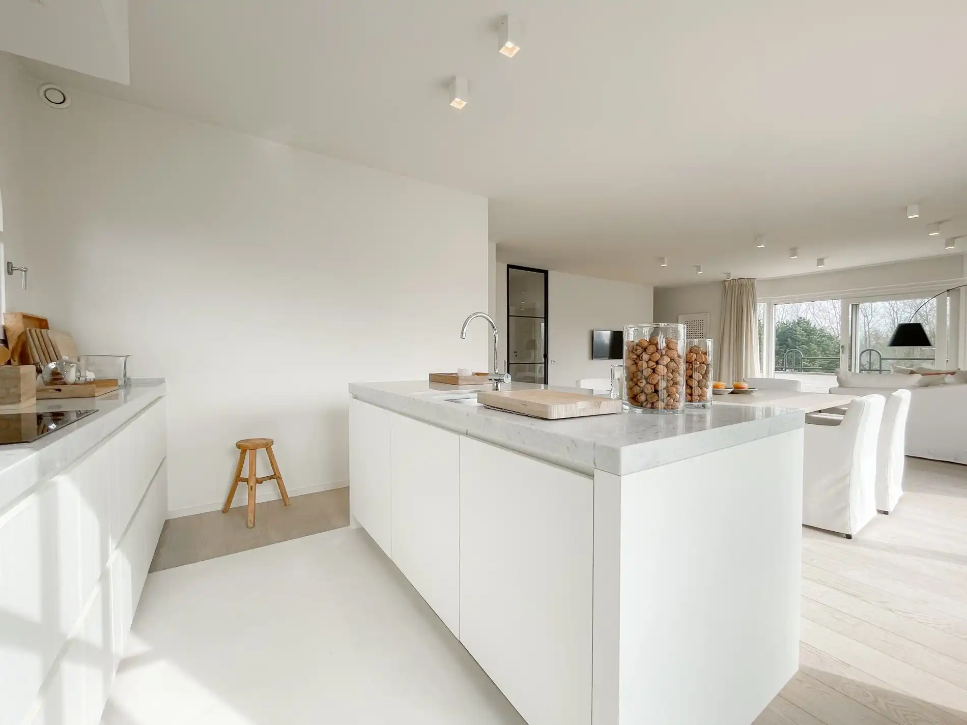 Subliem hoekappartement met ruime terrassen gelegen in het prestigieuze domein Tennis Garden. foto 11