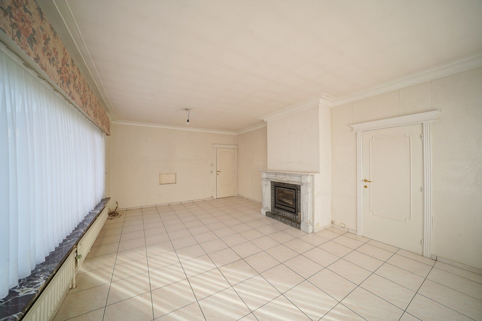 Te moderniseren woning met tuin en grote garage in Stene (Oostende) foto 3