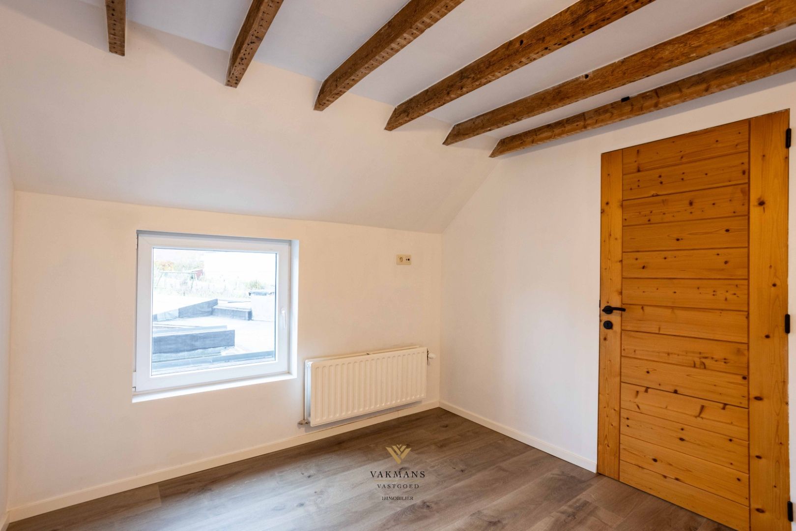 Prachtige gerenoveerde woning met 3 slaapkamers en tuin foto 19