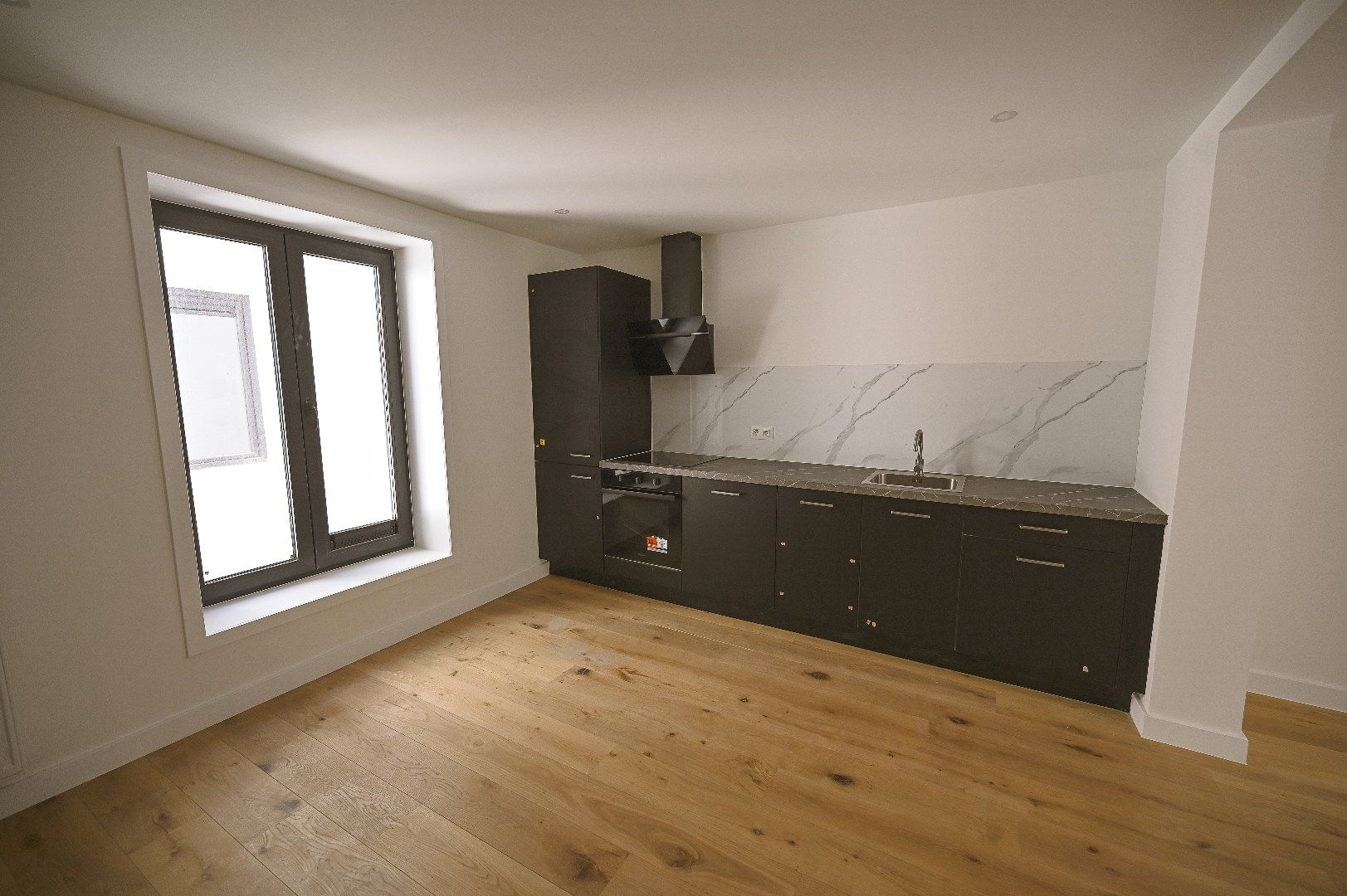 KNAP GERENOVEERD LICHTRIJK APPARTEMENT CENTRUM BLANKENBERGE foto 4