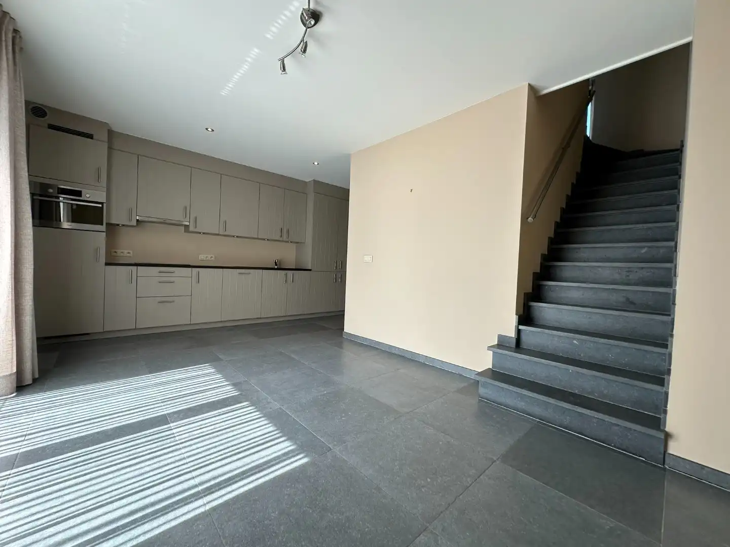 Prachtig, ruim duplex-appartement 115 m² met ruim terras in centrum Sint-Antonius foto 10