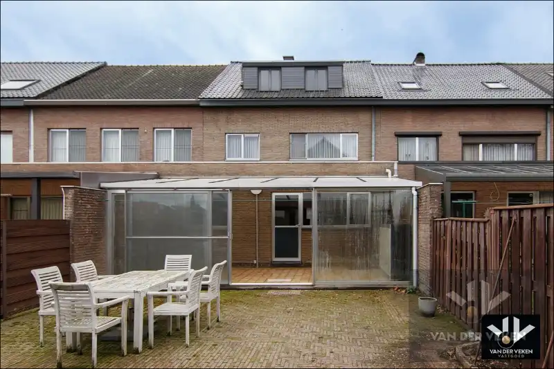 DEGELIJKE GEZINSWONING  MET GARAGE  IN DE SINT-CATHARINAWIJK foto 16