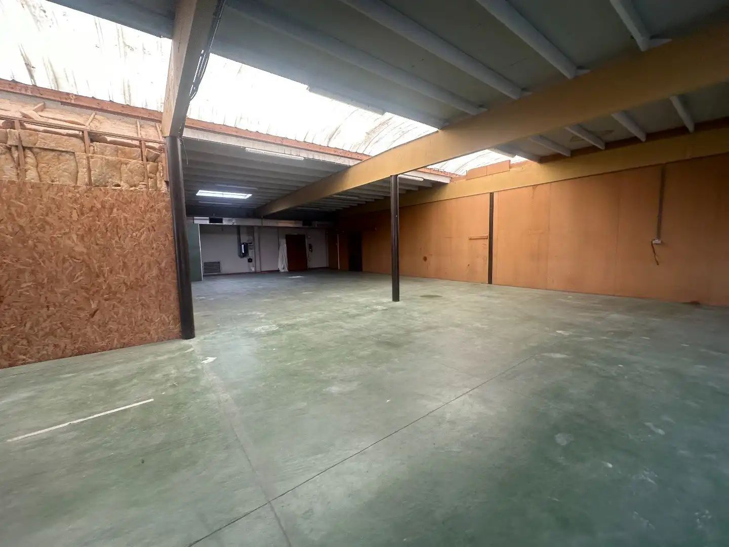 Loods van 360 m² op industriepark van Houthulst foto 3