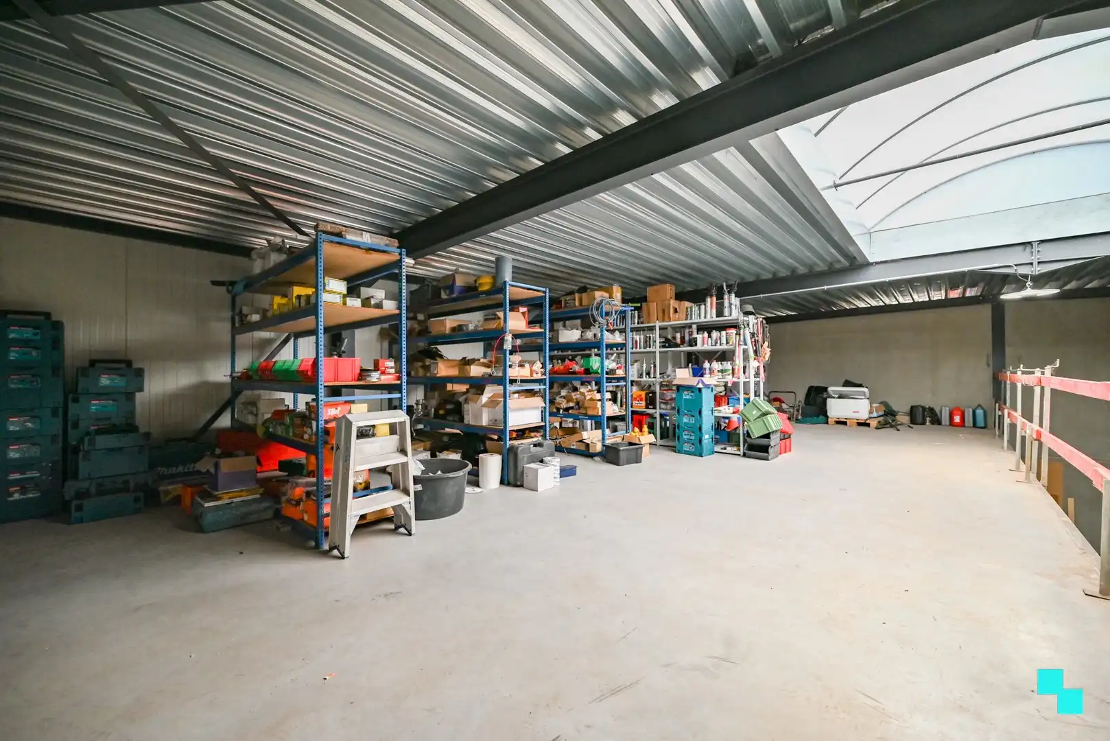 KMO-unit van ca. 182 m² met overdekte opslagruimte te Izegem foto 9