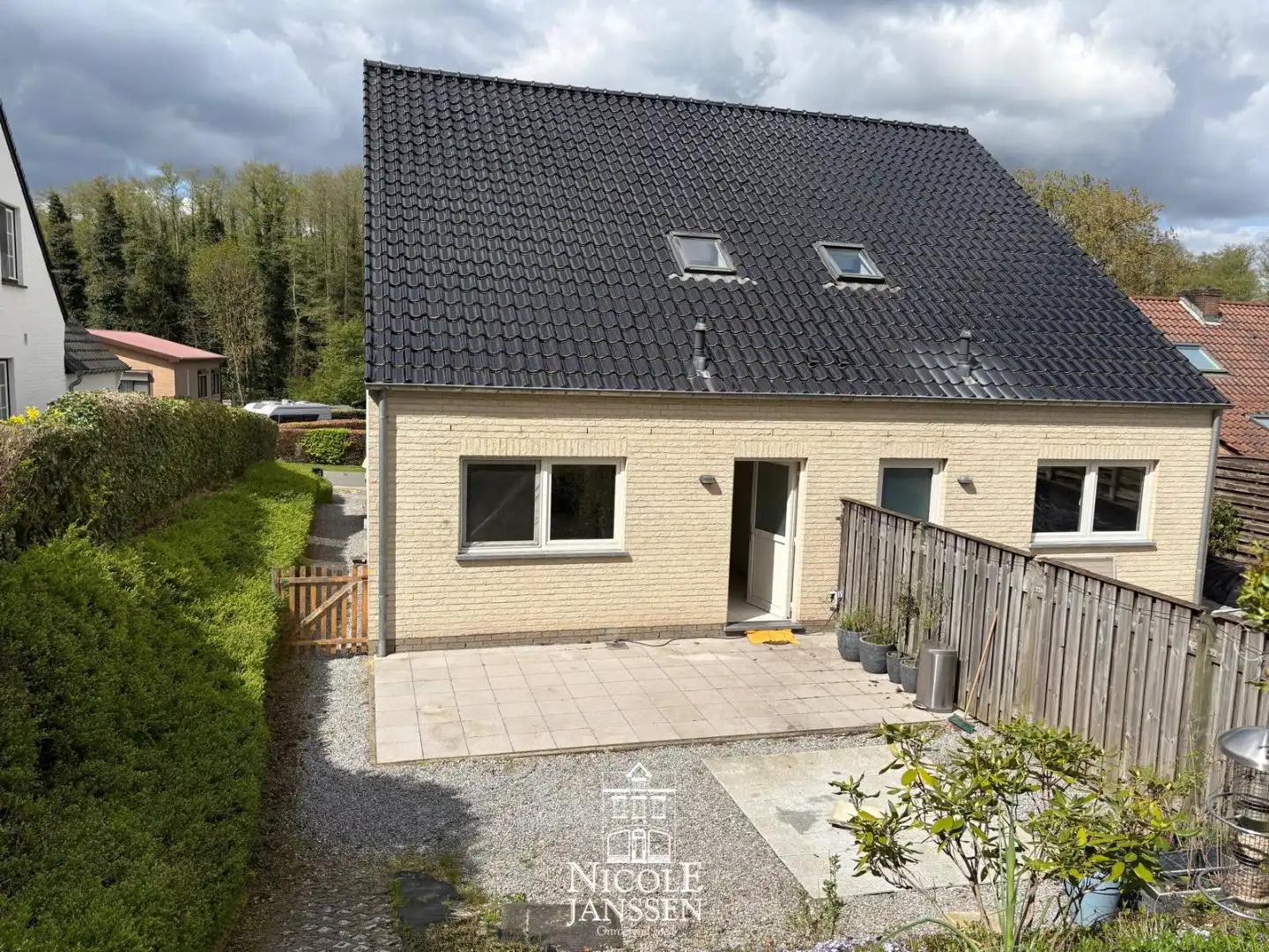 Halfvrijstaande woning  foto {{pictureIndex}}