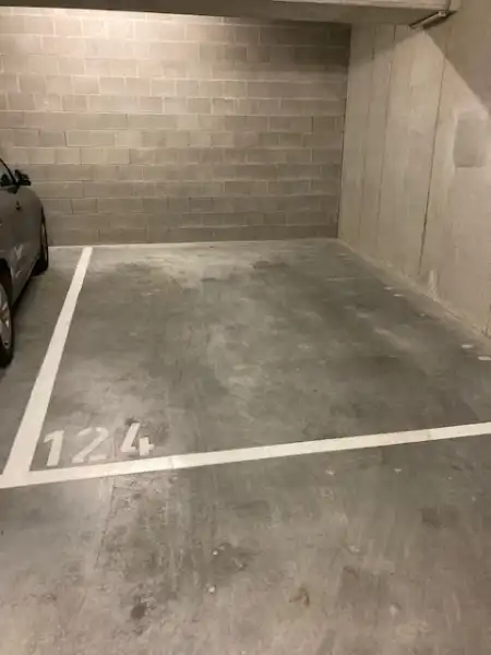 --- NIEUW --- Ondergrondse gelegen autostaanplaats te Gent - Einde Were 1 (residentie Dunant Gardens). foto {{pictureIndex}}