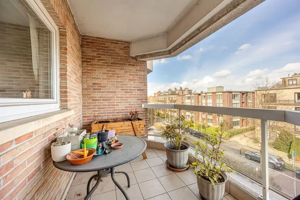 Groot hoekappartement met bijzonder veel lichtinval op de 3e verdieping foto 8