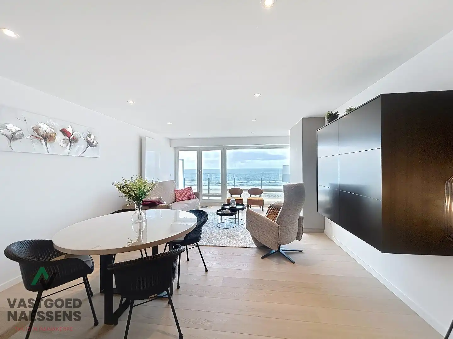 SCHITTEREND VERNIEUWD 2 SLPK APP MET TERRAS EN ZICHT OP ZEE foto 4