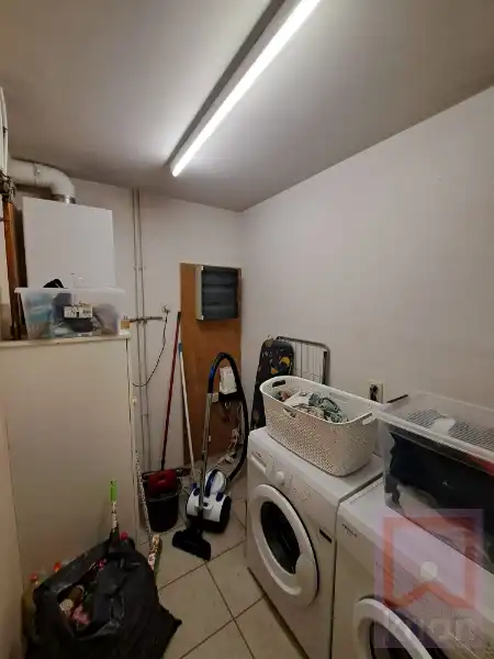 Ruim duplexapp met 3 slaapkamers, 2 auto staanplaatsen en tuin. foto 12