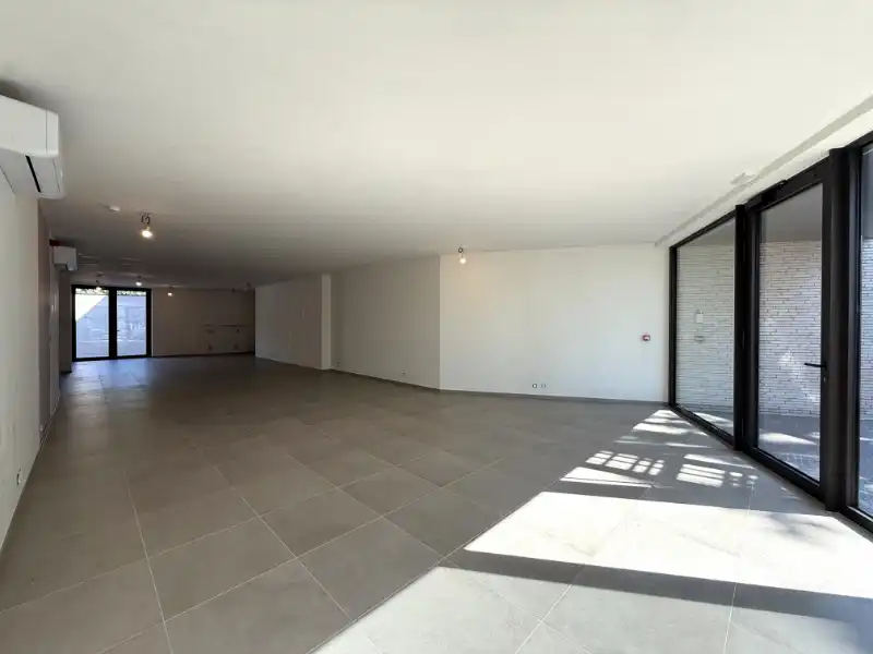 Commerciële handelsruimte van 115 m² op toplocatie (Dorpsplein) foto 6