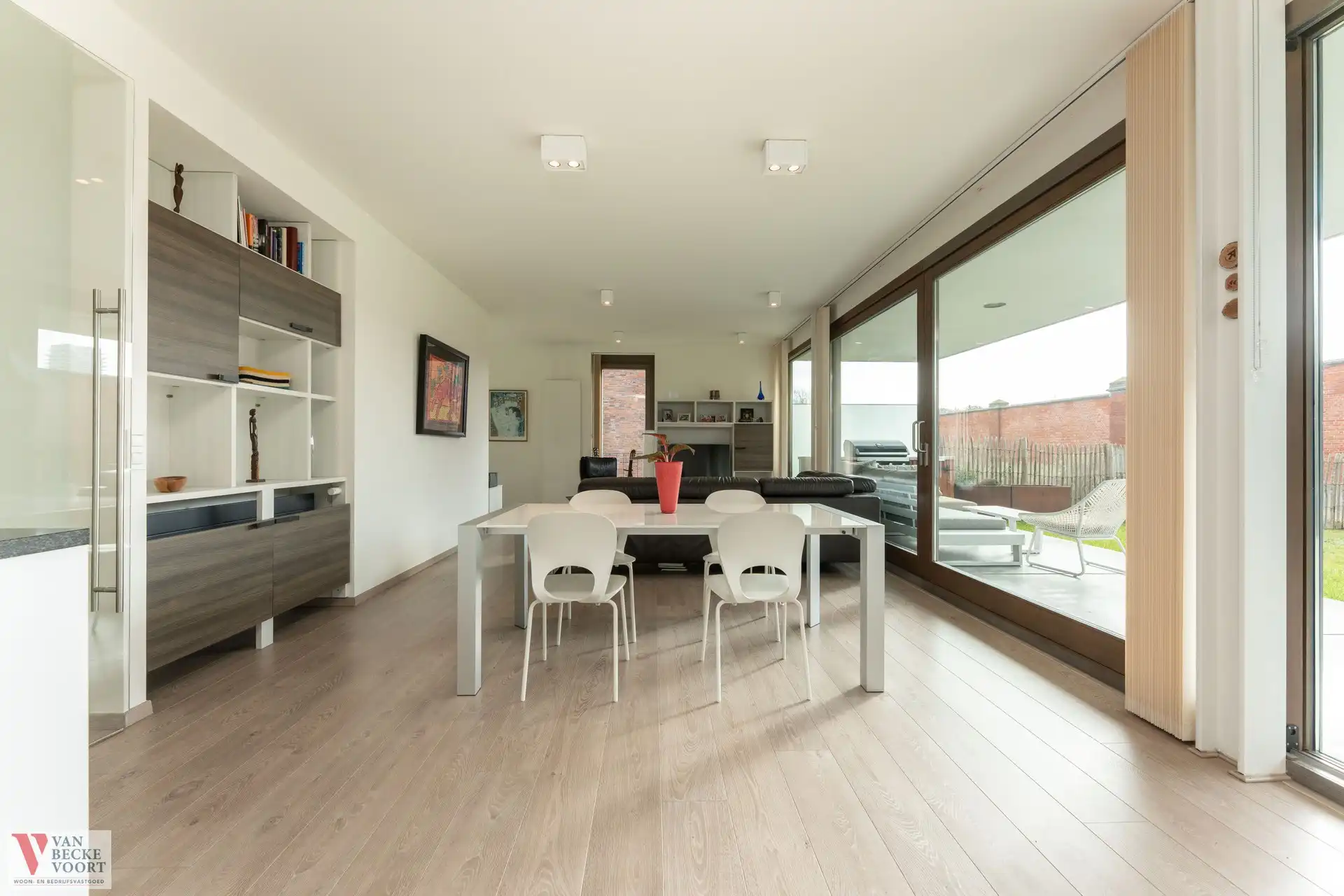 Gelijkvloers appartement op onevenaarbare locatie foto 3