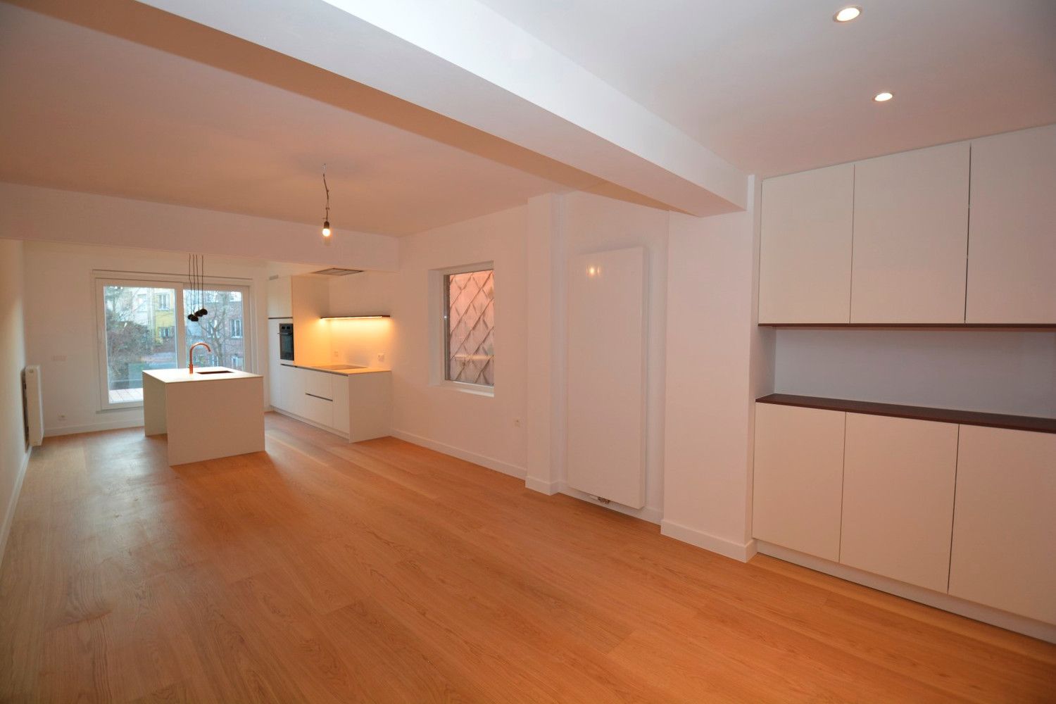 GERENOVEERD APP. MET 2 SLK EN ZUID-TERRAS! foto 4