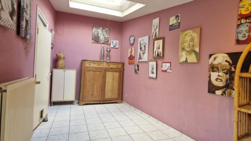 Ruime EENGEZINSWONING met grote leefruimten, 2 slaapkamers en mooi terras, woning met mogelijkheden, op 1 are 33 ca. foto 13