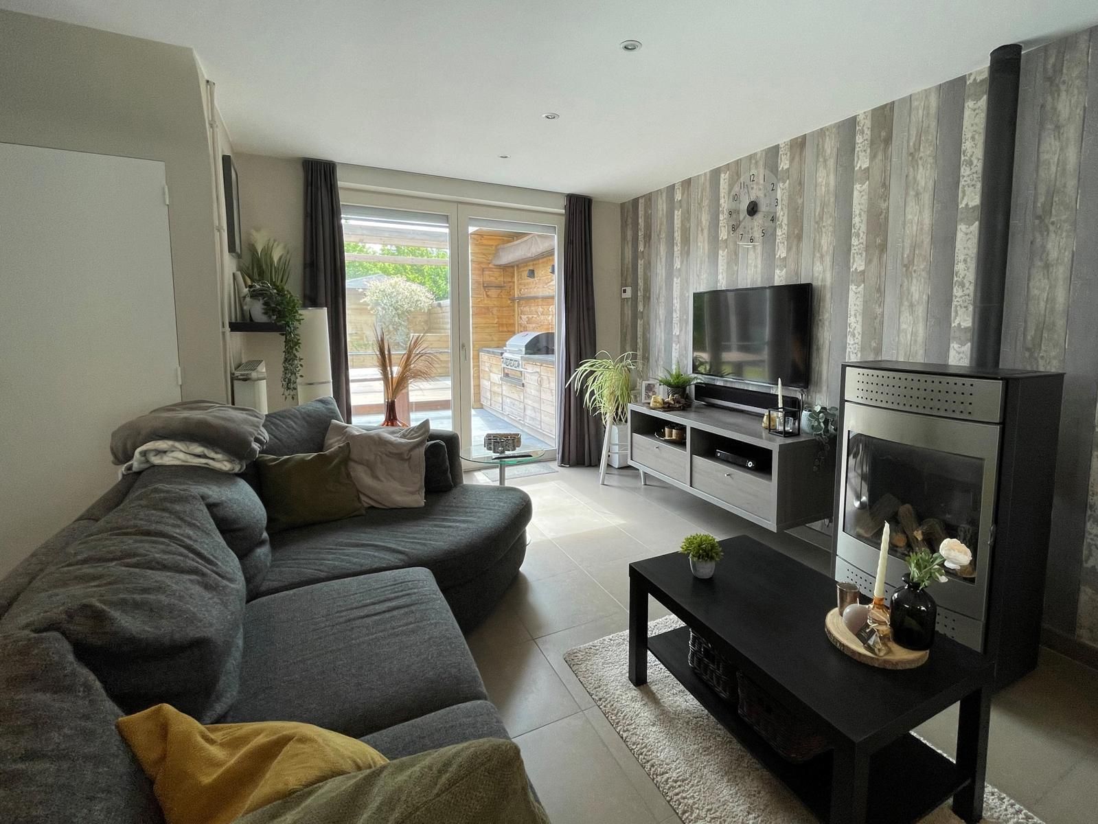Instapklare woning met oprit, garage en zuidgerichte tuin foto 4