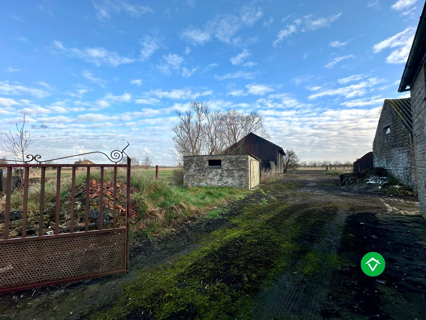 Te herbouwen of te slopen hoeve op ruim perceel in landelijke omgeving foto 11