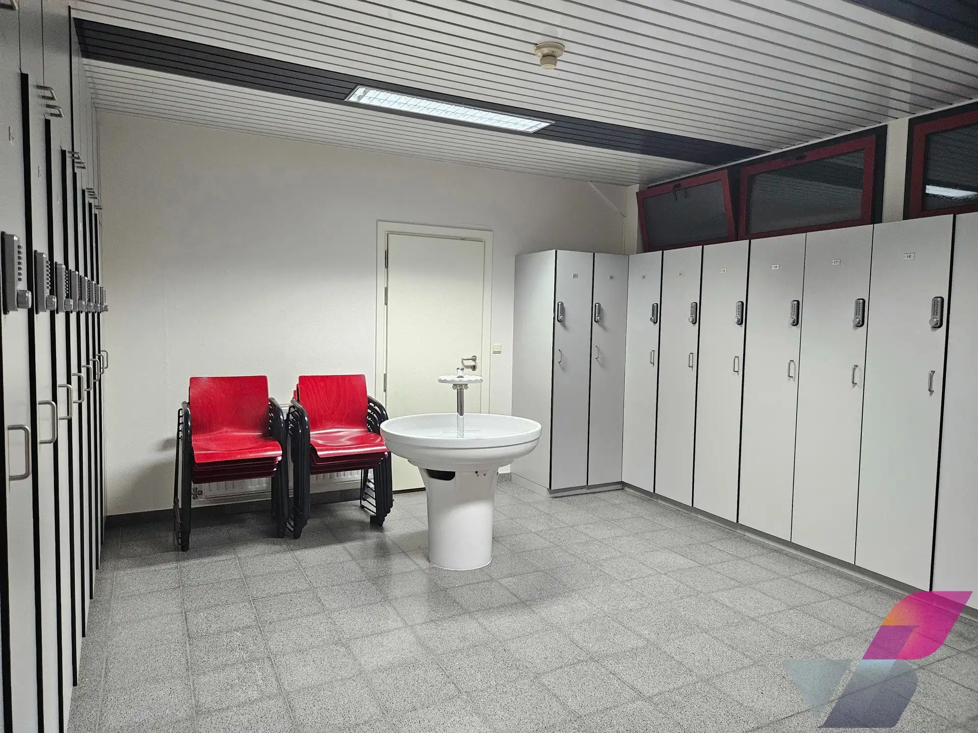 SEMI-INDUSTRIEEL GEBOUW OP ZICHTLOCATIE foto 21