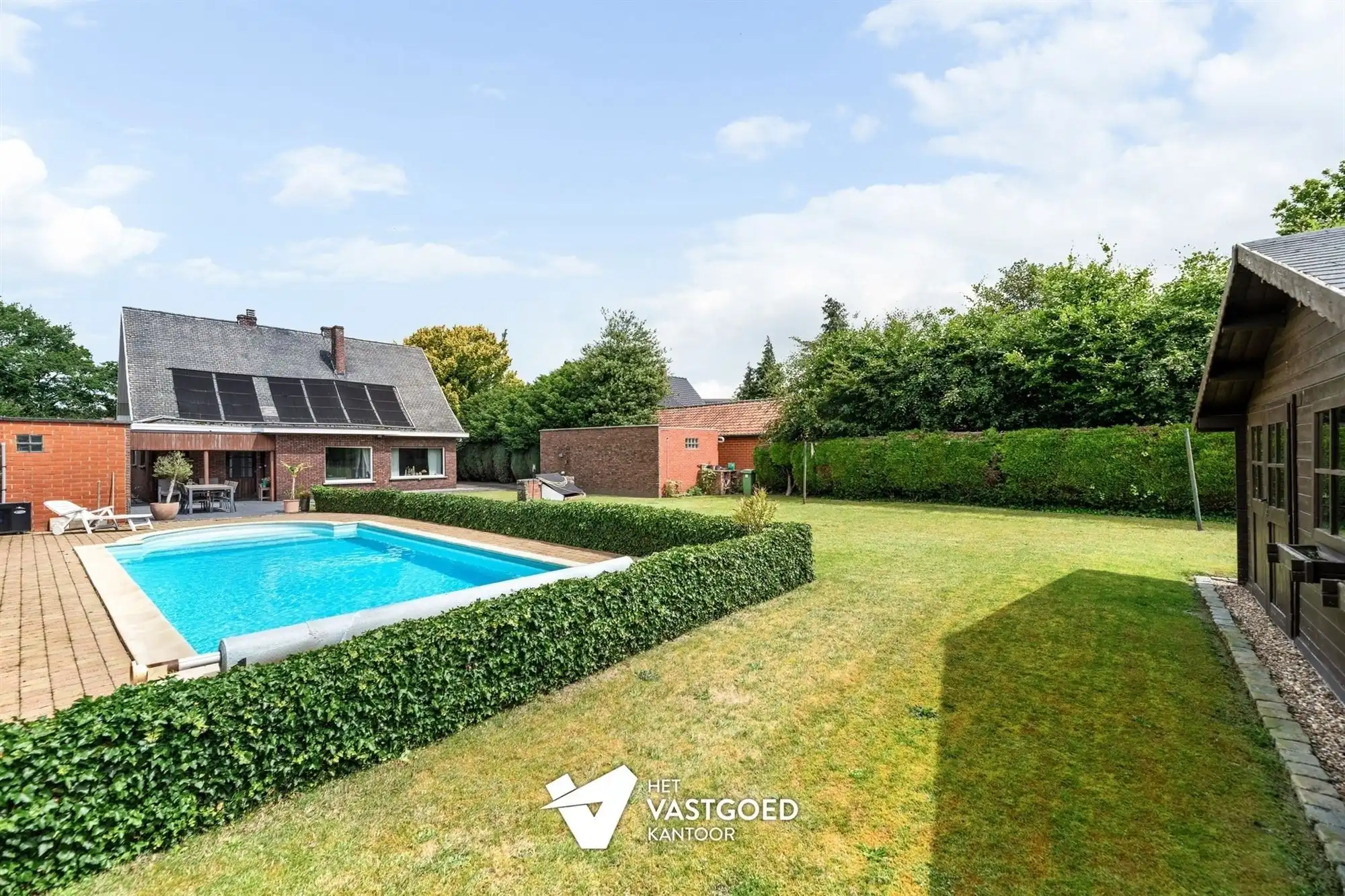 INSTAPKLARE, CENTRAAL GELEGEN WONING OP RUIM PERCEEL MET ZWEMBAD foto 21