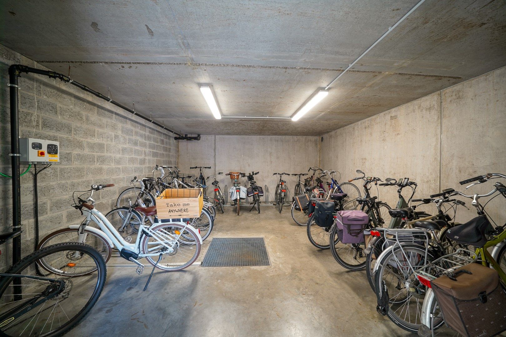 2 slaapkamer appartement met groot terras, garage en open uitzicht op groen foto 24