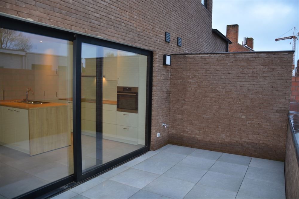 Recente nieuwbouwwoning met 3 slaapkamers en garage. foto 3