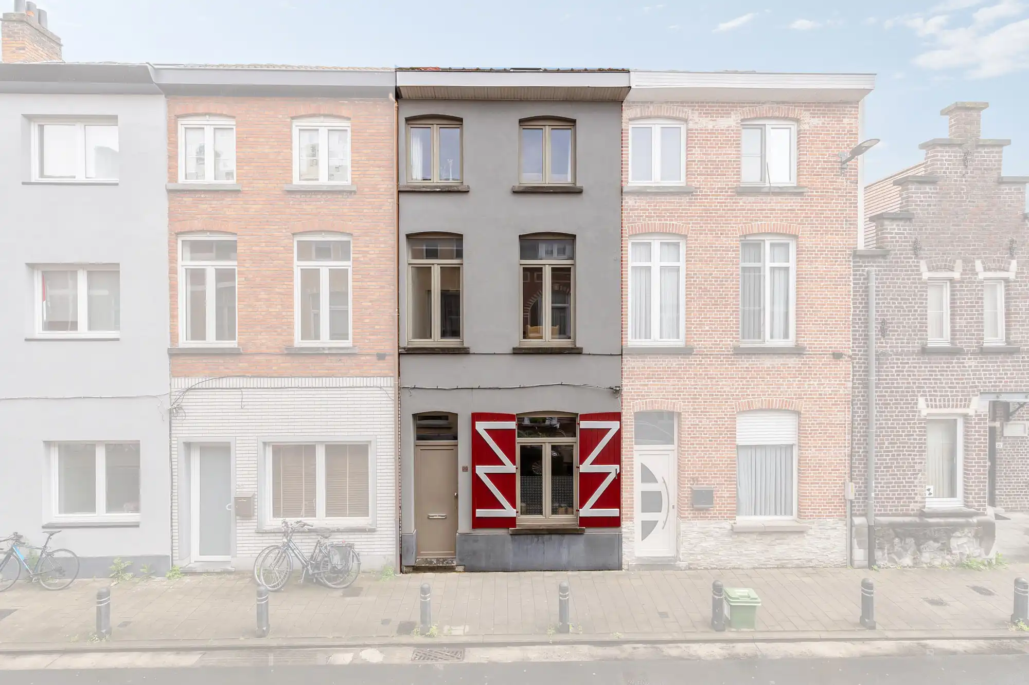 Instapklare rijwoning met 4 slpks, 2 badkamers en terras foto {{pictureIndex}}