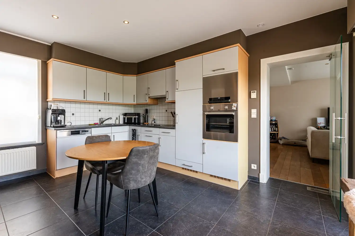 Halfopen woning met garage en ruime tuin foto 11