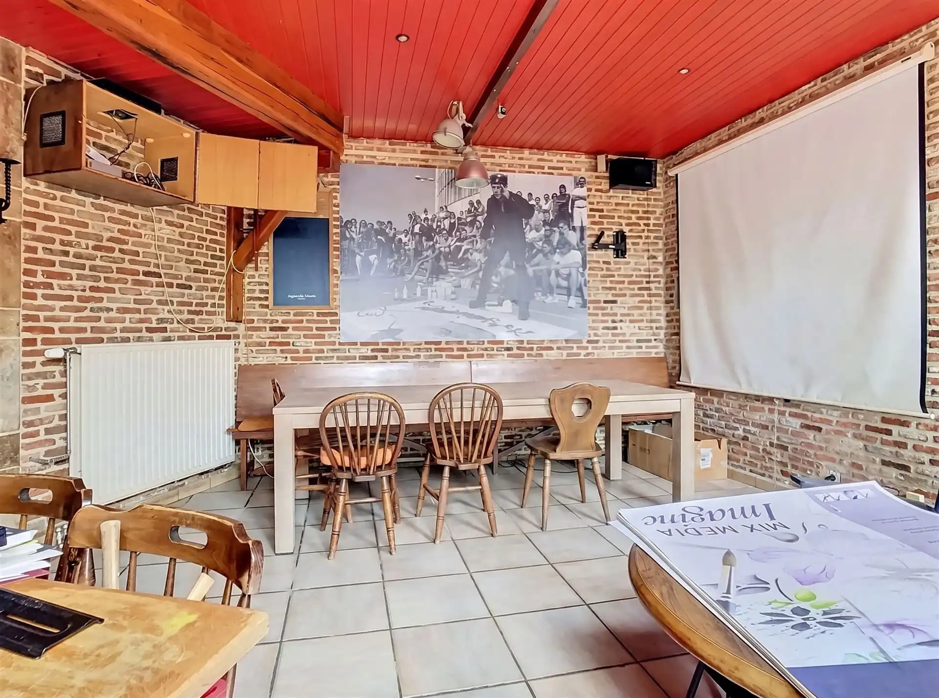 Handelspand met appartement, feestzaal en tuin foto 6