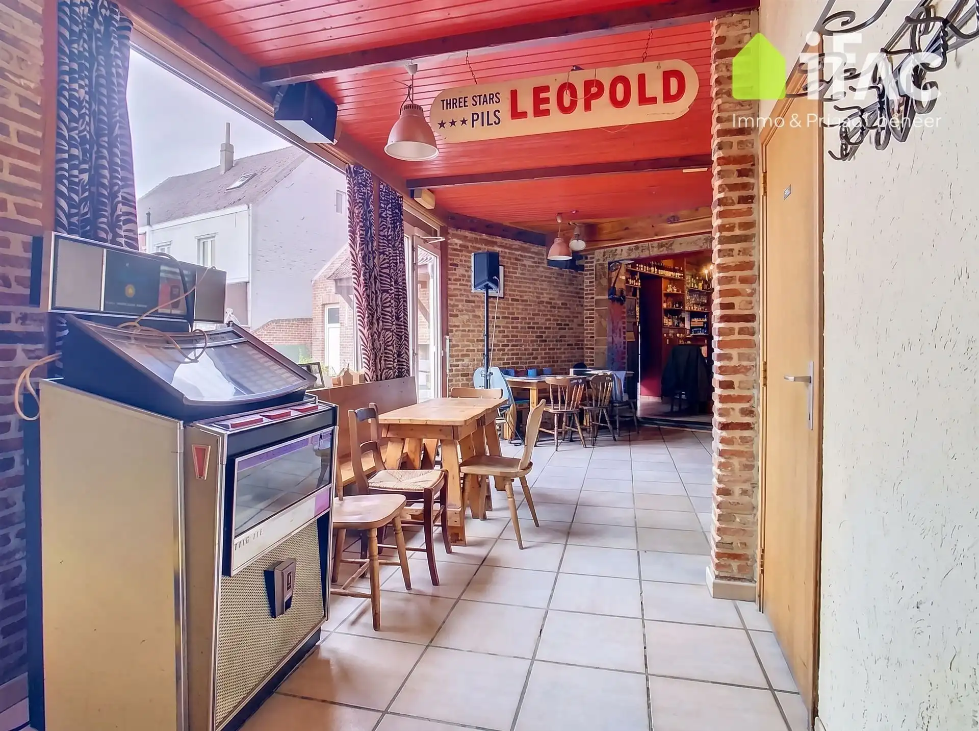 Handelspand met appartement, feestzaal en tuin foto 6